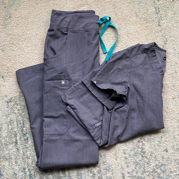 FIGS Kade Cargo Scrub Pant - Picture 2 of 6